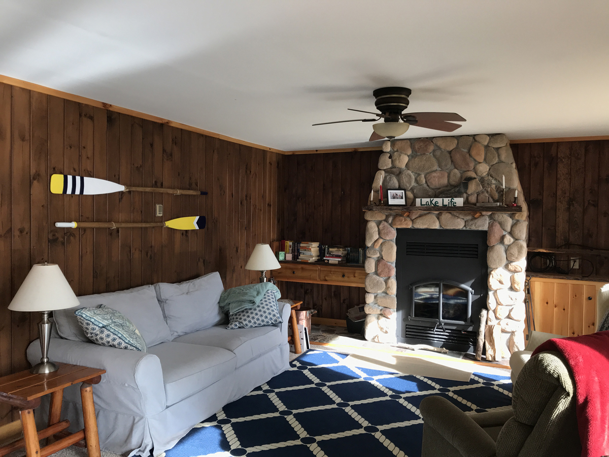 Living Room with fireplace